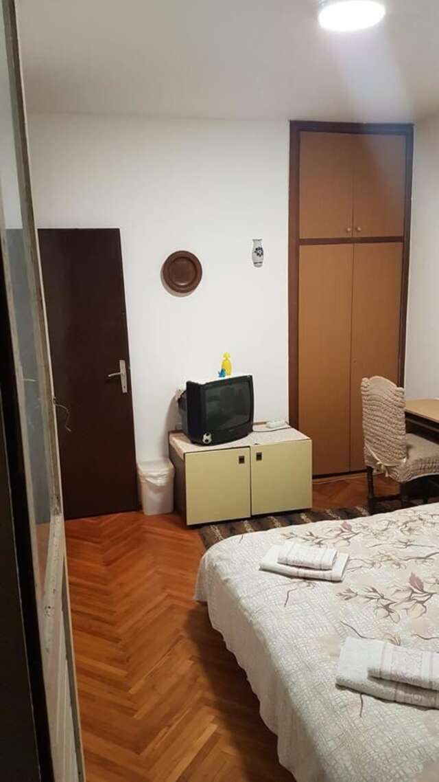 Проживание в семье Room for a real price Подгорица-13