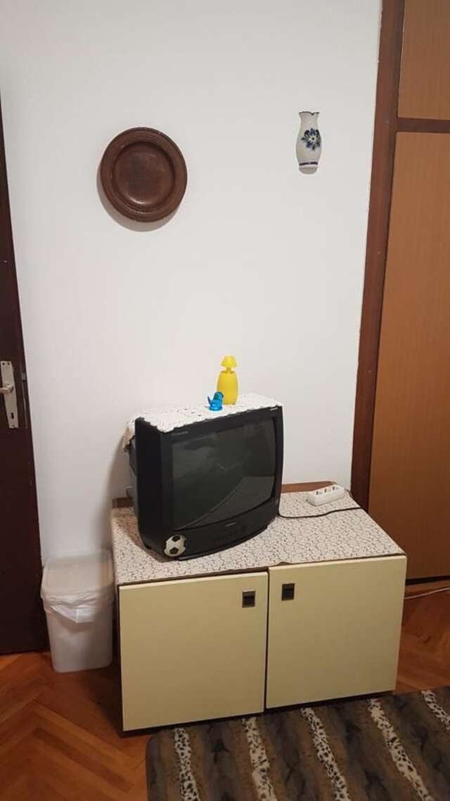 Проживание в семье Room for a real price Подгорица-20